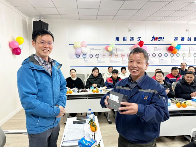 2023 a new journey Chairman Mr He of Jwell Machinery wished all employees a happy new year in the Zhejiang factory