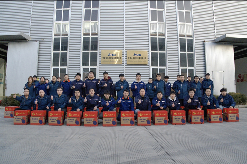 Departure on New Year s Day Jwell People Are Running Hard Toward 2025