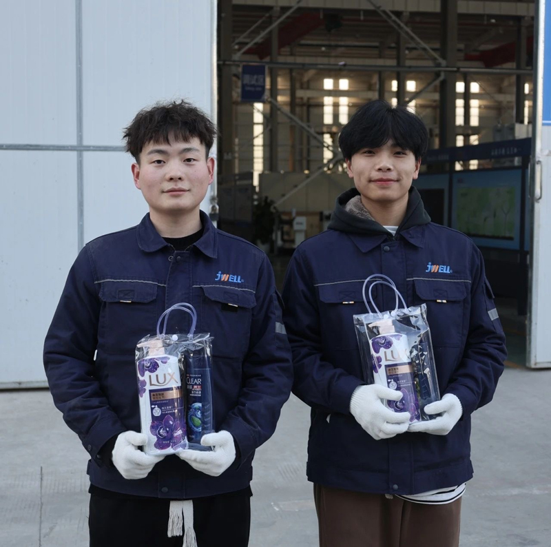 Departure on New Year s Day Jwell People Are Running Hard Toward 2025