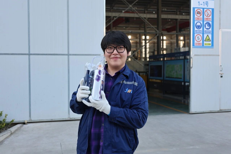 Departure on New Year s Day Jwell People Are Running Hard Toward 2025