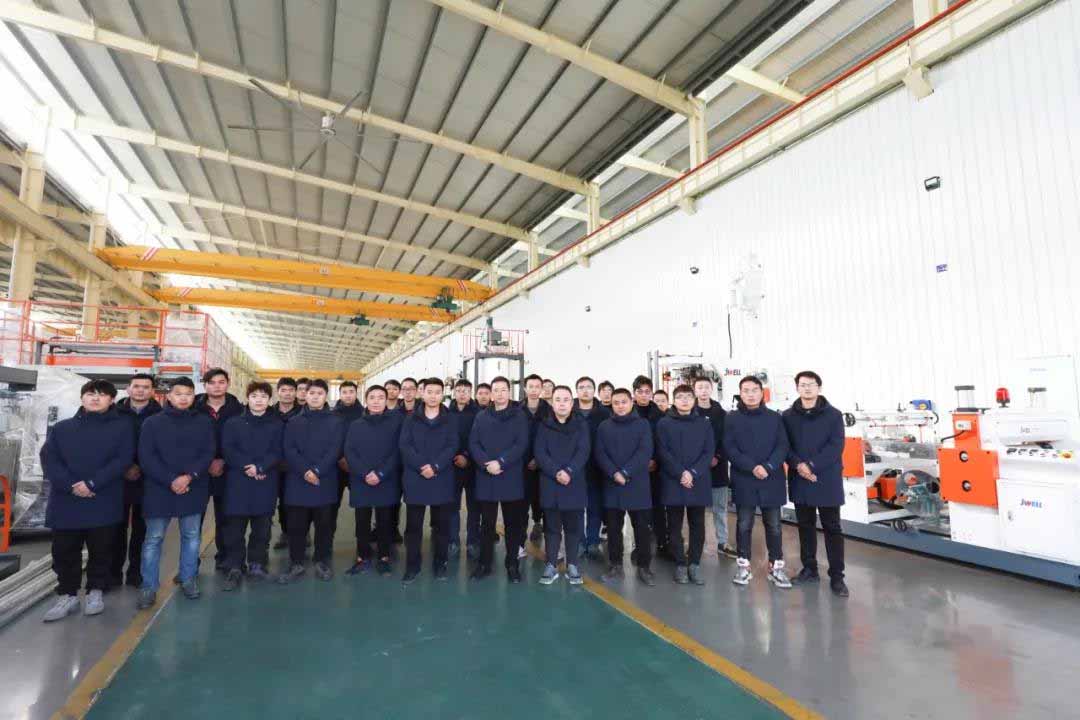 Caring for Employees Warming New Year s Day JWELL Distributes Down Jackets to Employees