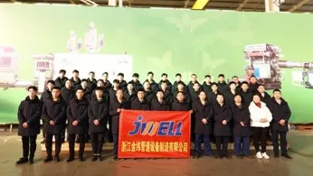 Caring for Employees, Warming New Year's Day - JWELL Distributes Down Jackets to Employees