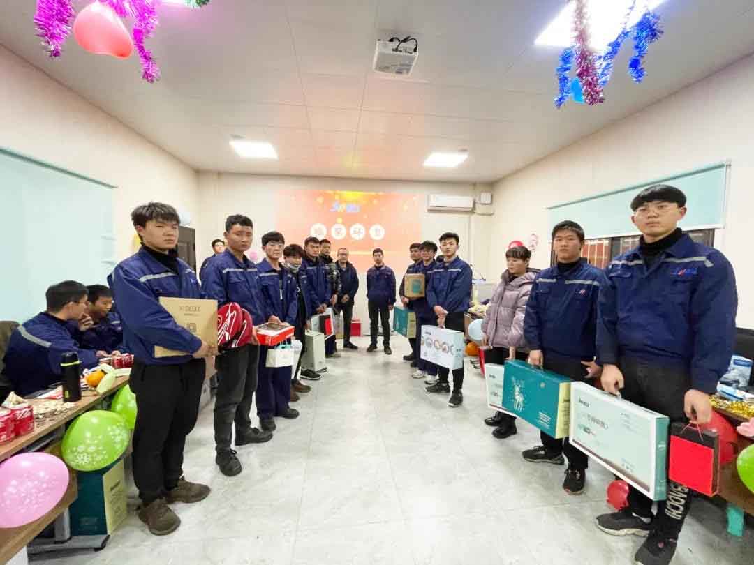 Jwell Greet New Year s Day with Blessings and Laughter Jwell Greet New Year s Day with Blessings and Laughter