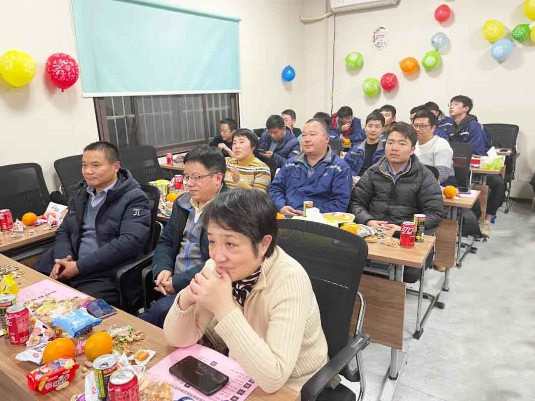 Jwell Greet New Year s Day with Blessings and Laughter Jwell Greet New Year s Day with Blessings and Laughter